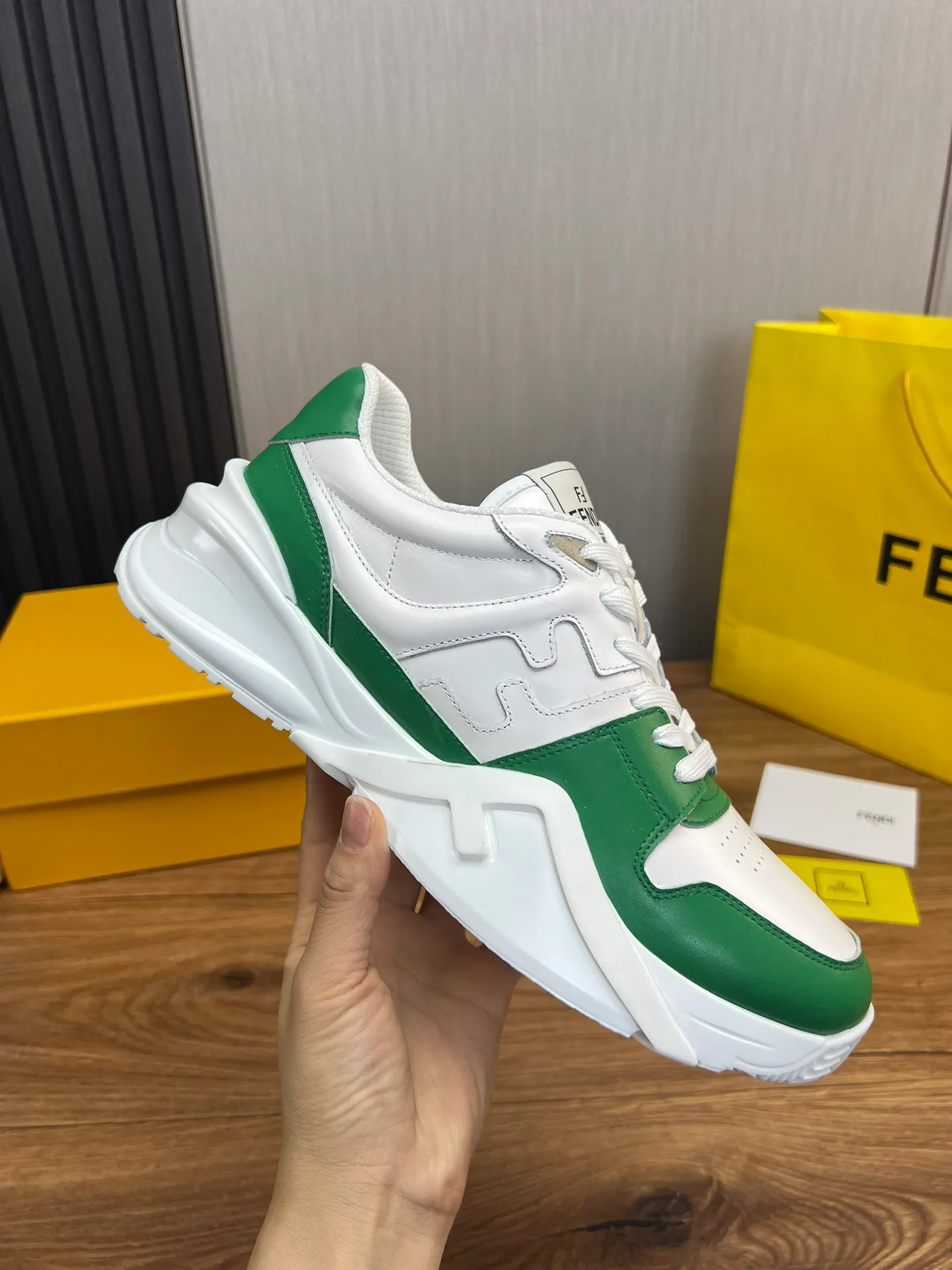 Men's shoes 💰520💰 Fendi [Fendi] hot style is on the market 🔥Fashionable casual men's shoes 🔱 Made of original cowhide + breathable mesh lining + sheepskin feet, perfect shape, top quality, you deserve it 🔜Original outsole, ultra-light, non-slip and wear-resistant 👣 Standard size 38-44 (customized in 45)